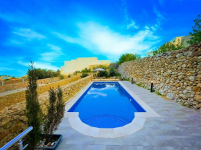 Si-Ku Holiday Home with Private Pool and Hot Tub